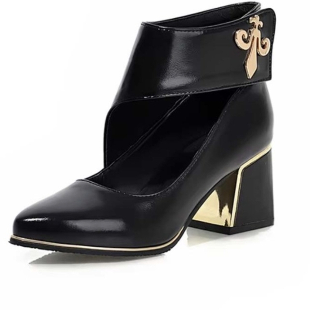 Black & Gold "Queen's Guard" Block Heel Shoes With Ankle Strap Size 38 / US 7.5